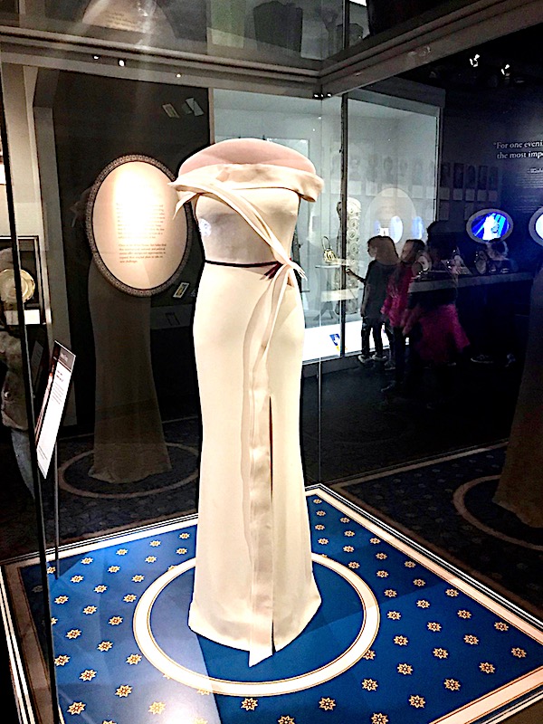 suknia pierwszej damy Melanii Trump. pierwsze damy USA, stroje w muzeum