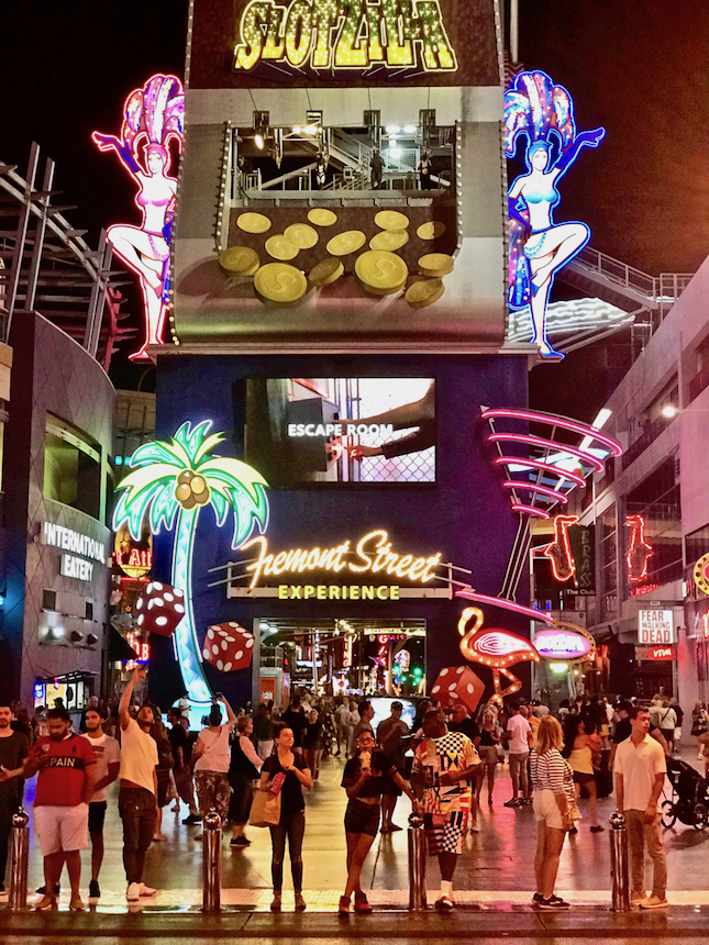Słynnego Las Vegas Strip Przed Paryskim Kasynie. Zdjęcie
