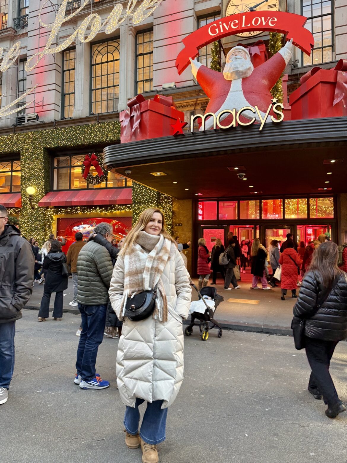 Dom towarowy Macy's w Nowym Jorku w sezonie świątecznym